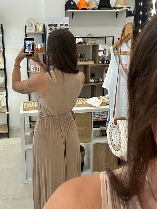 Robe longue beige plissée