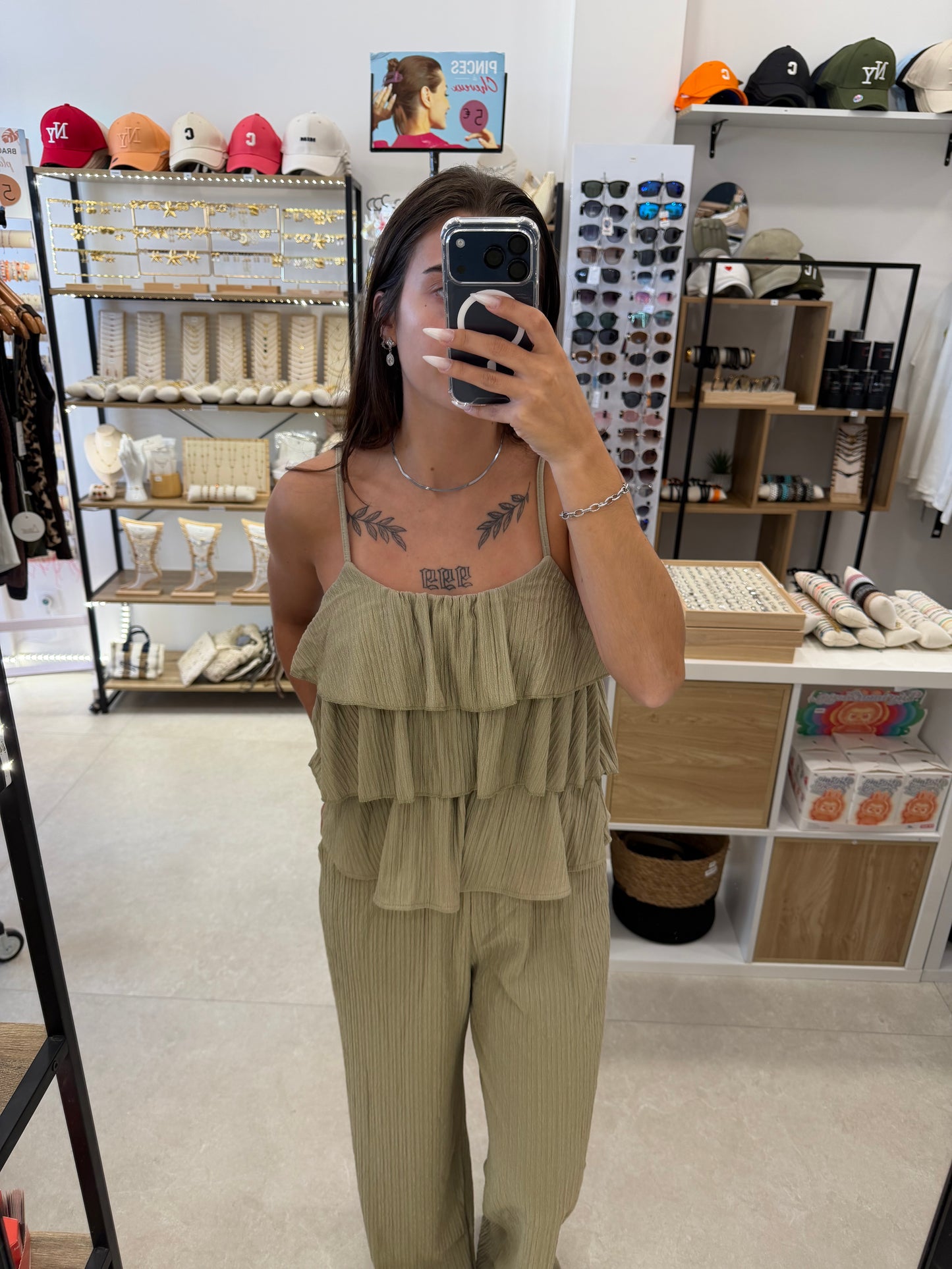 Ensemble top et pantalon kaki