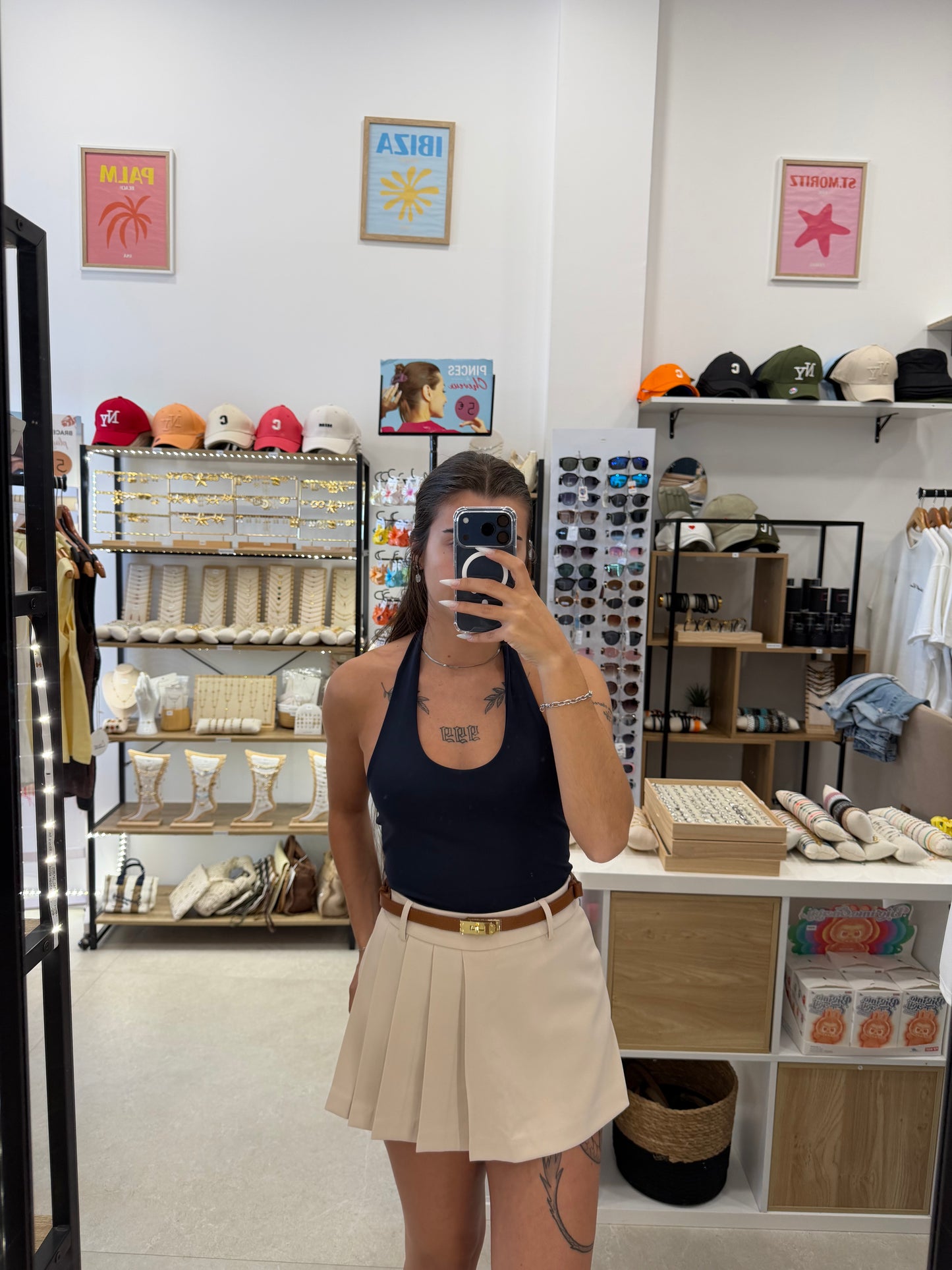 Jupe short beige plissée