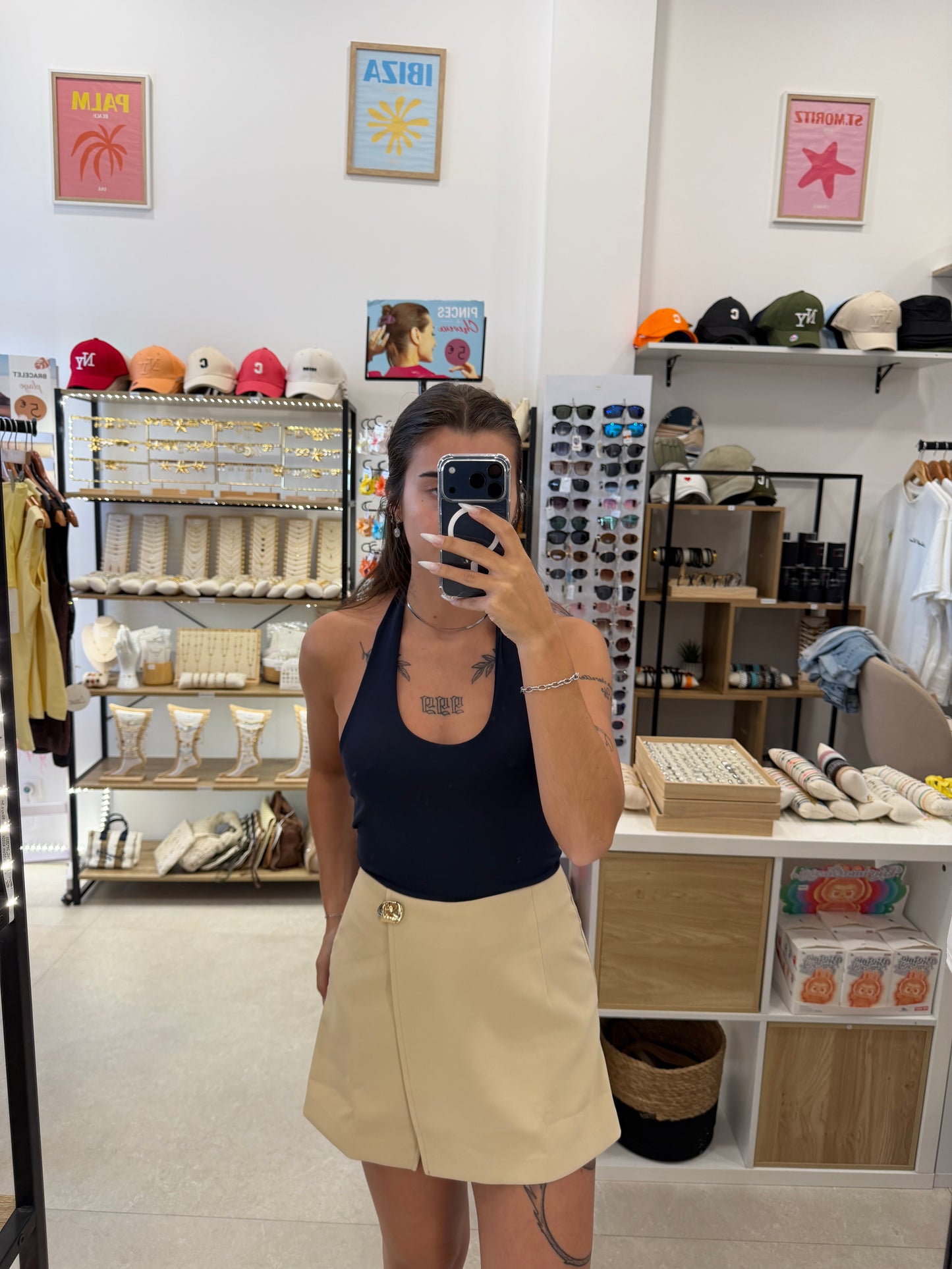 Jupe short beige détail doré