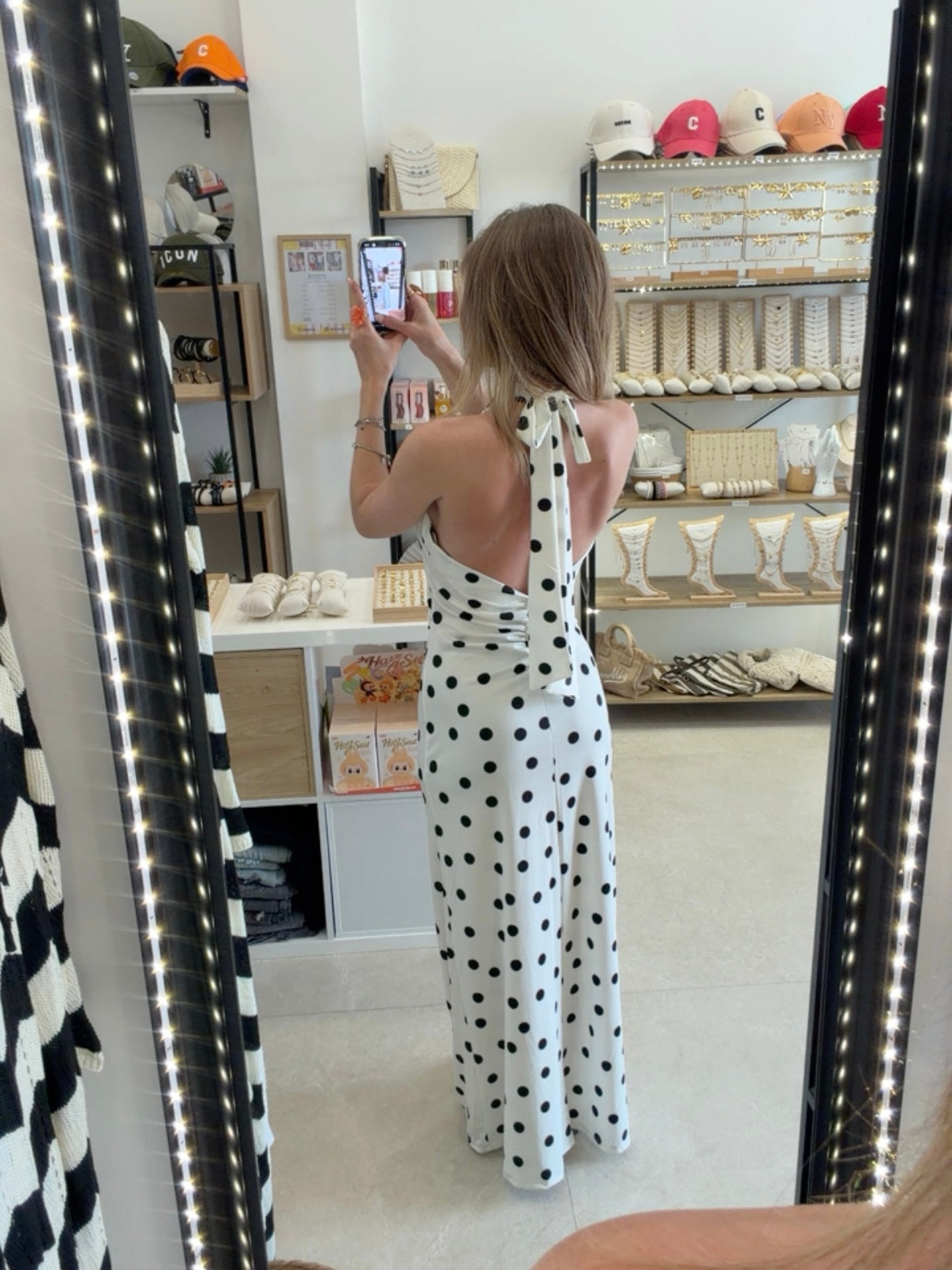 Robe blanche à pois