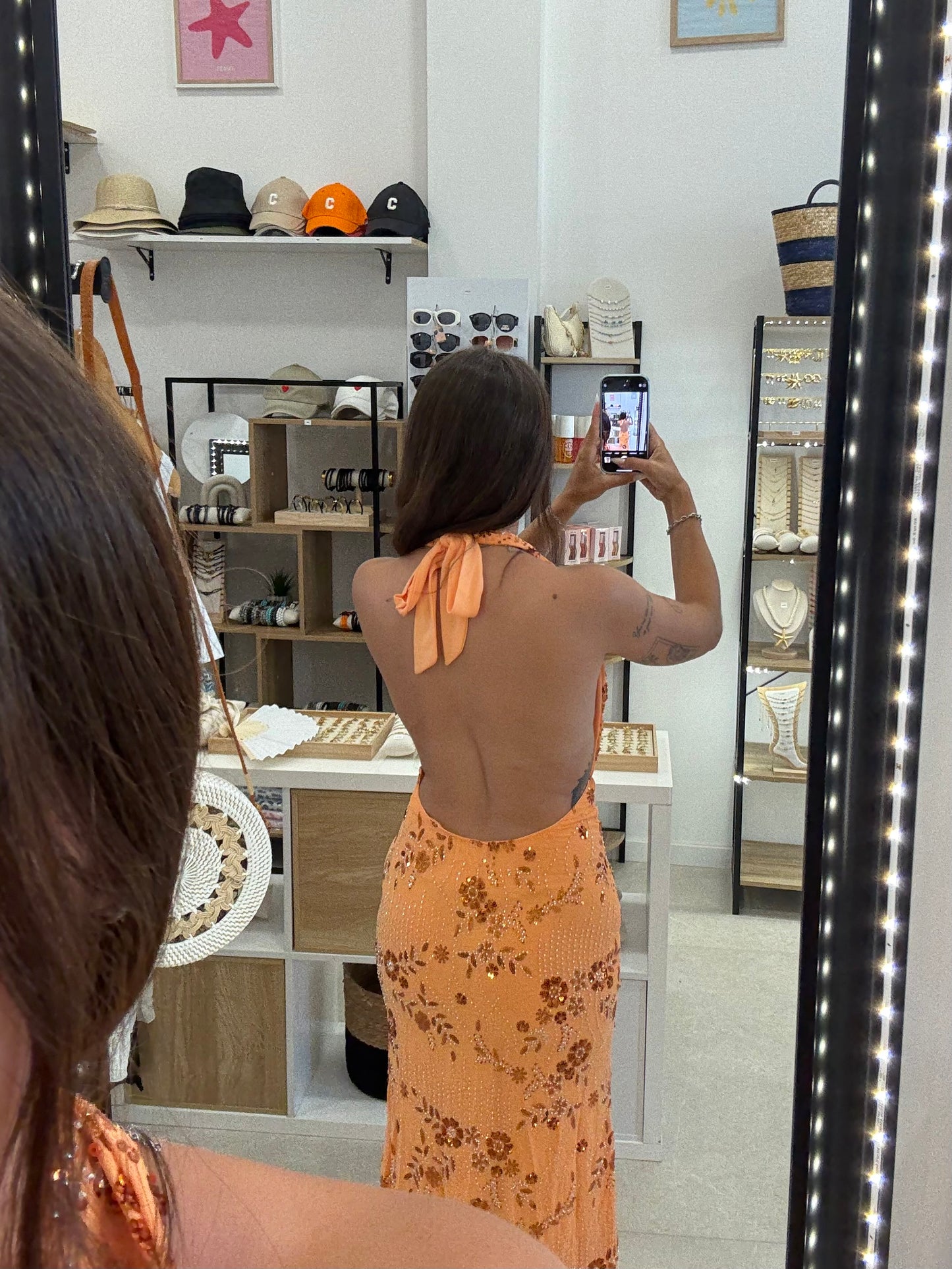 Robe longue orange à sequins