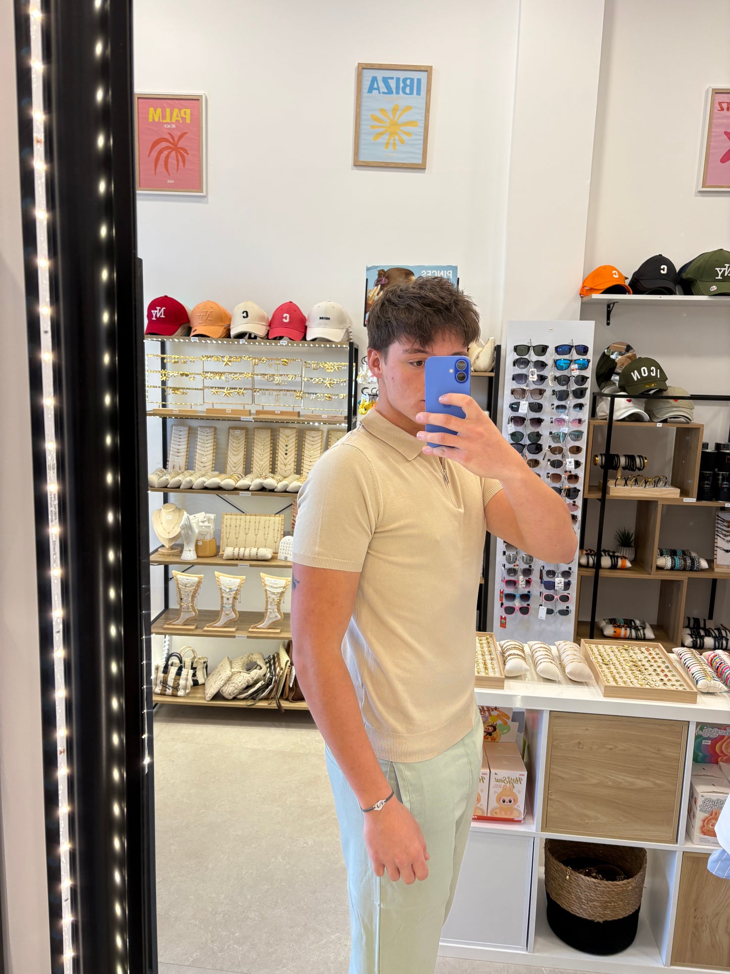 Polo beige à fermeture
