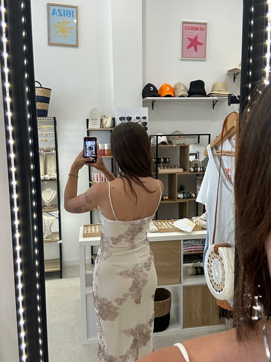 Robe beige brodée à fleurs