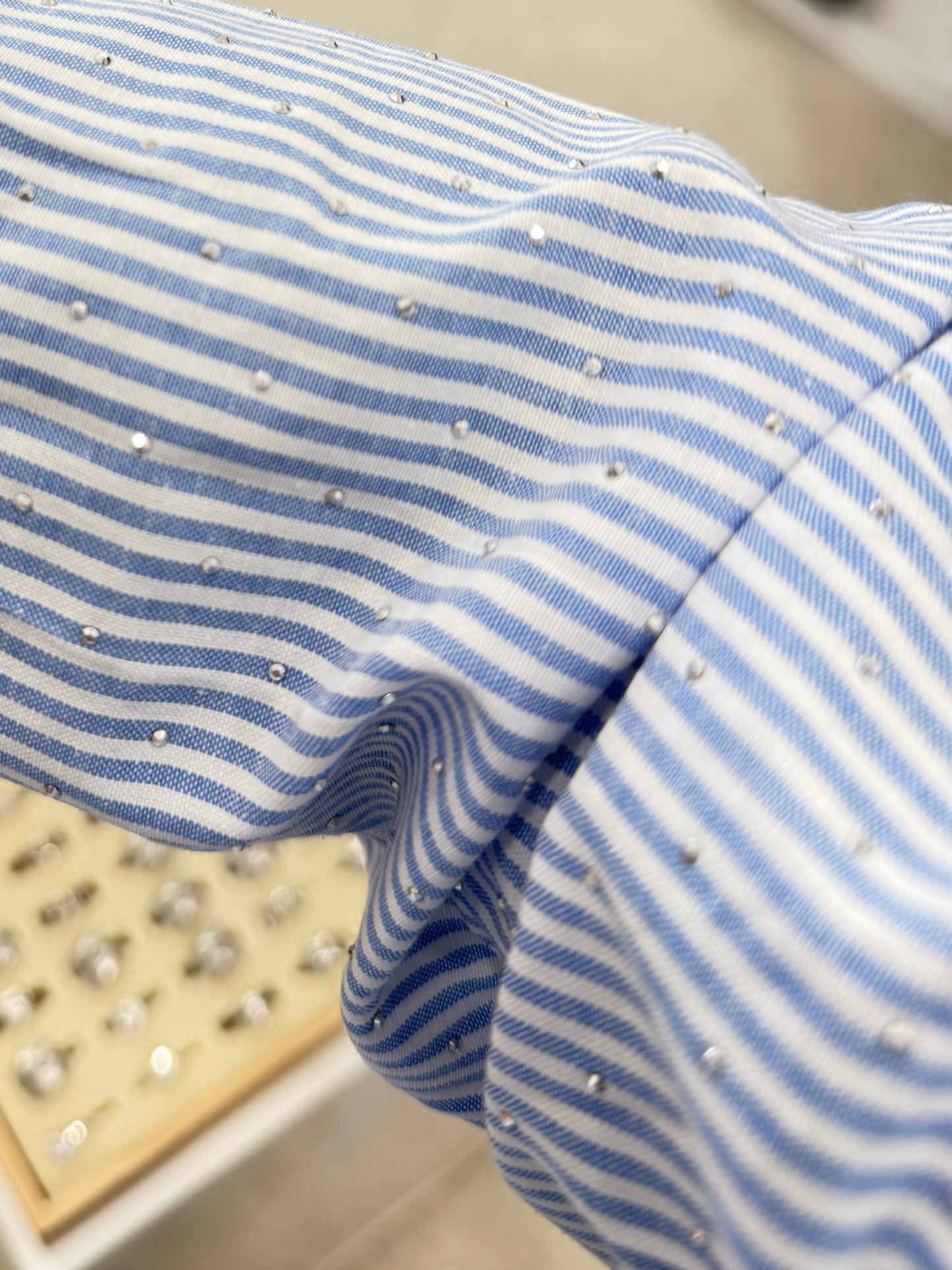 Chemise bleu à rayures et paillettes