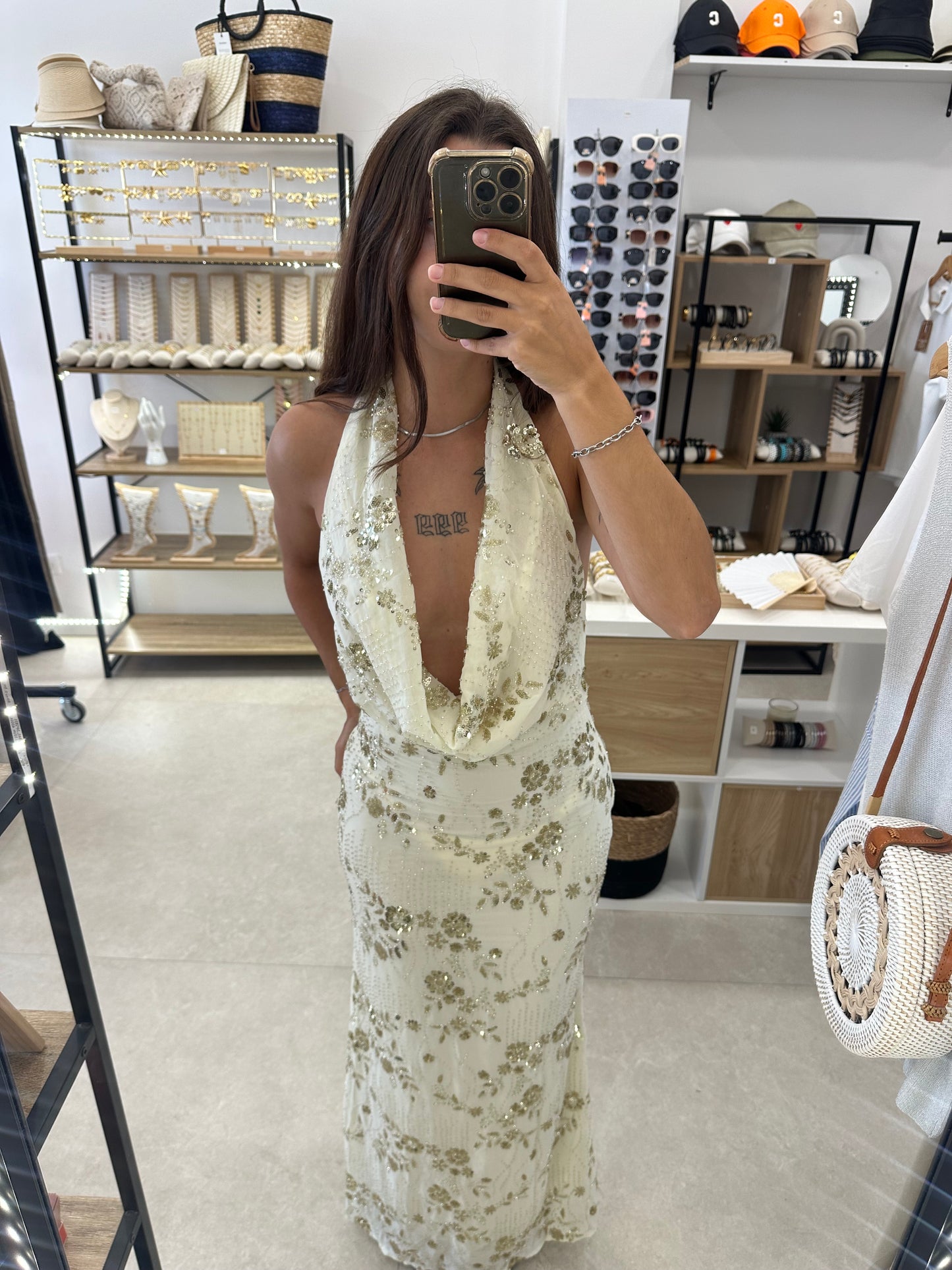Robe longue blanche à sequins