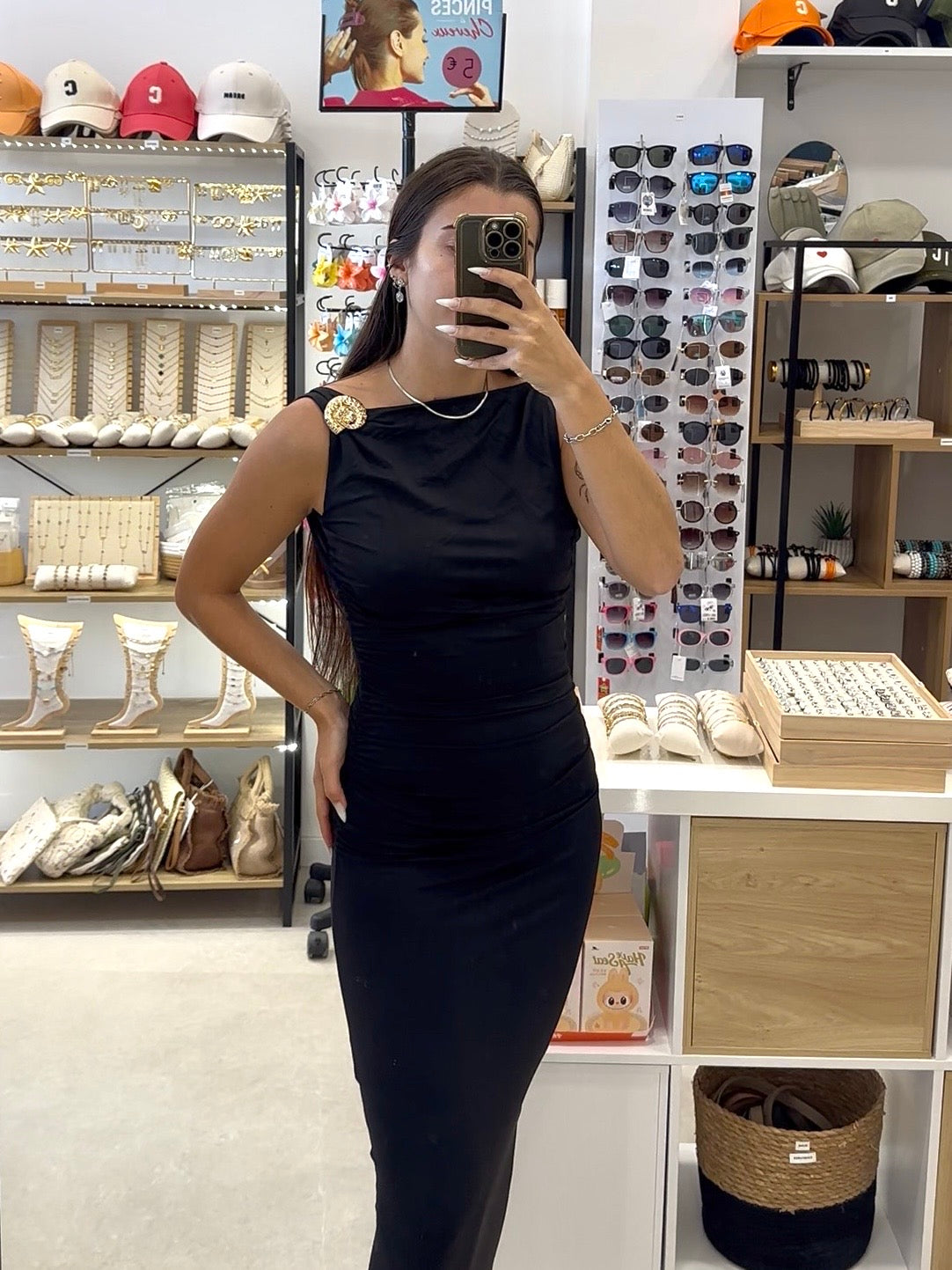 Robe noire coquillage