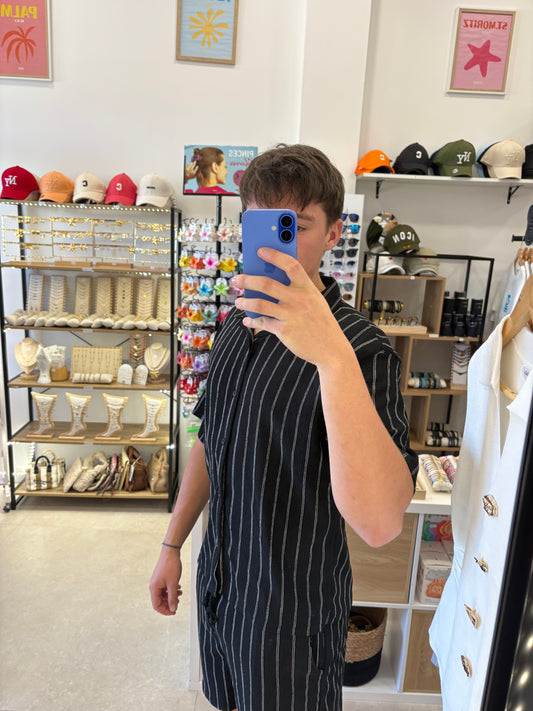 Ensemble noir à rayures