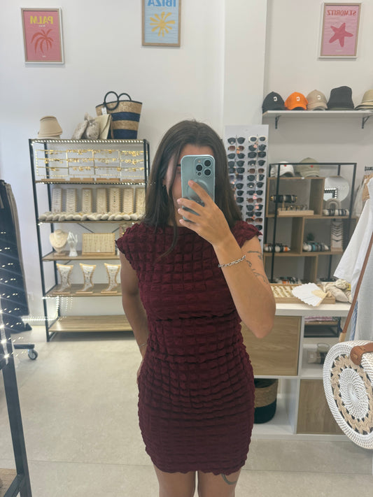 Robe bordeau matelassée