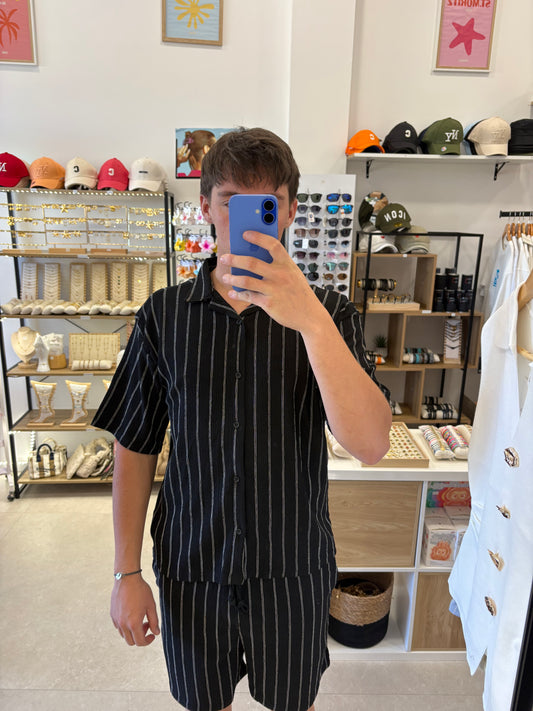 Ensemble noir à rayures