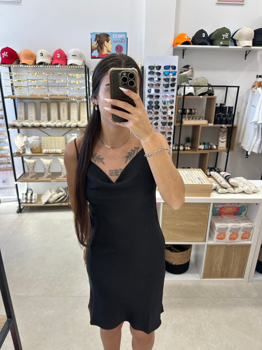 Robe satin noire