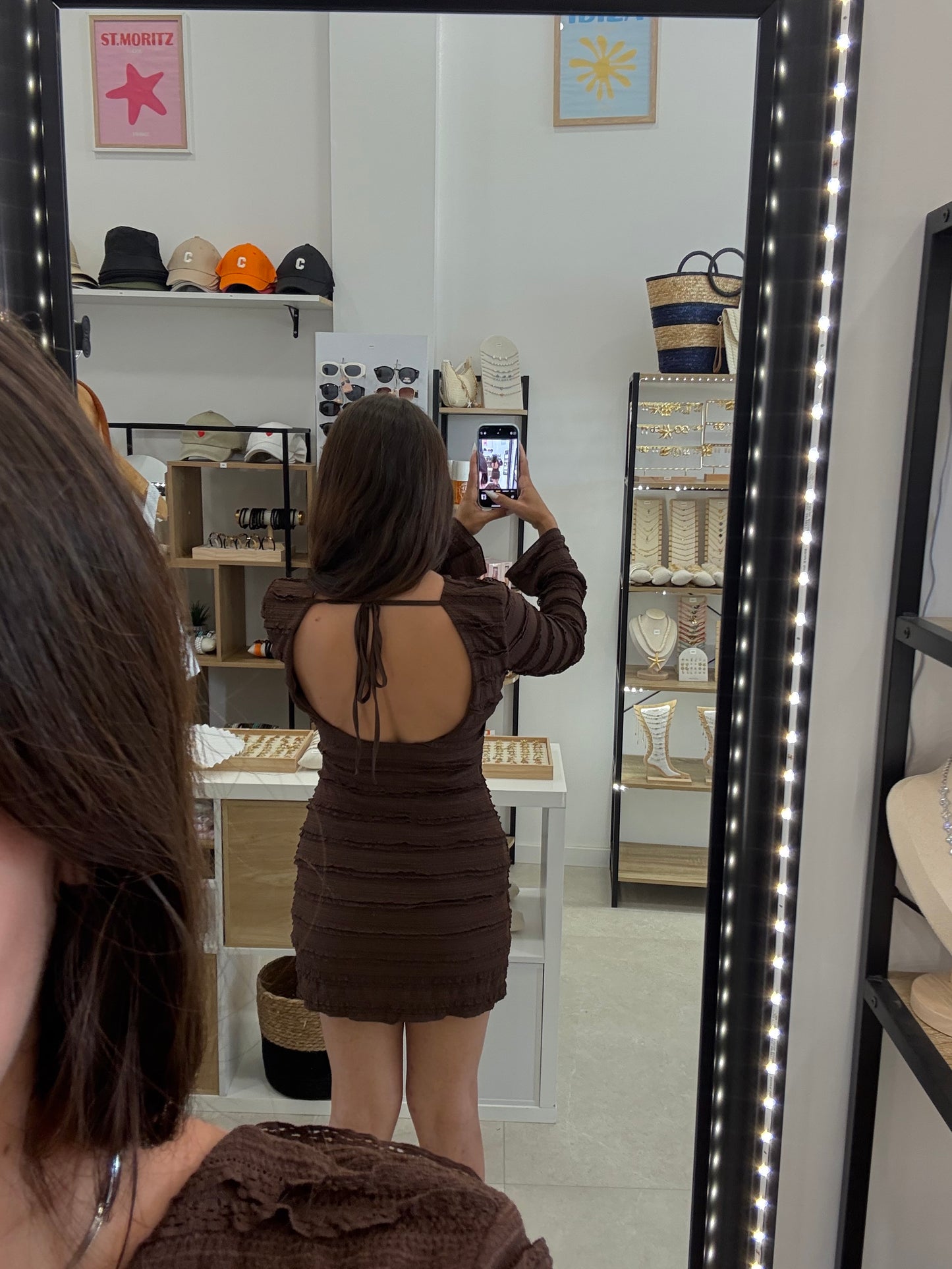 Robe courte marron dos nu