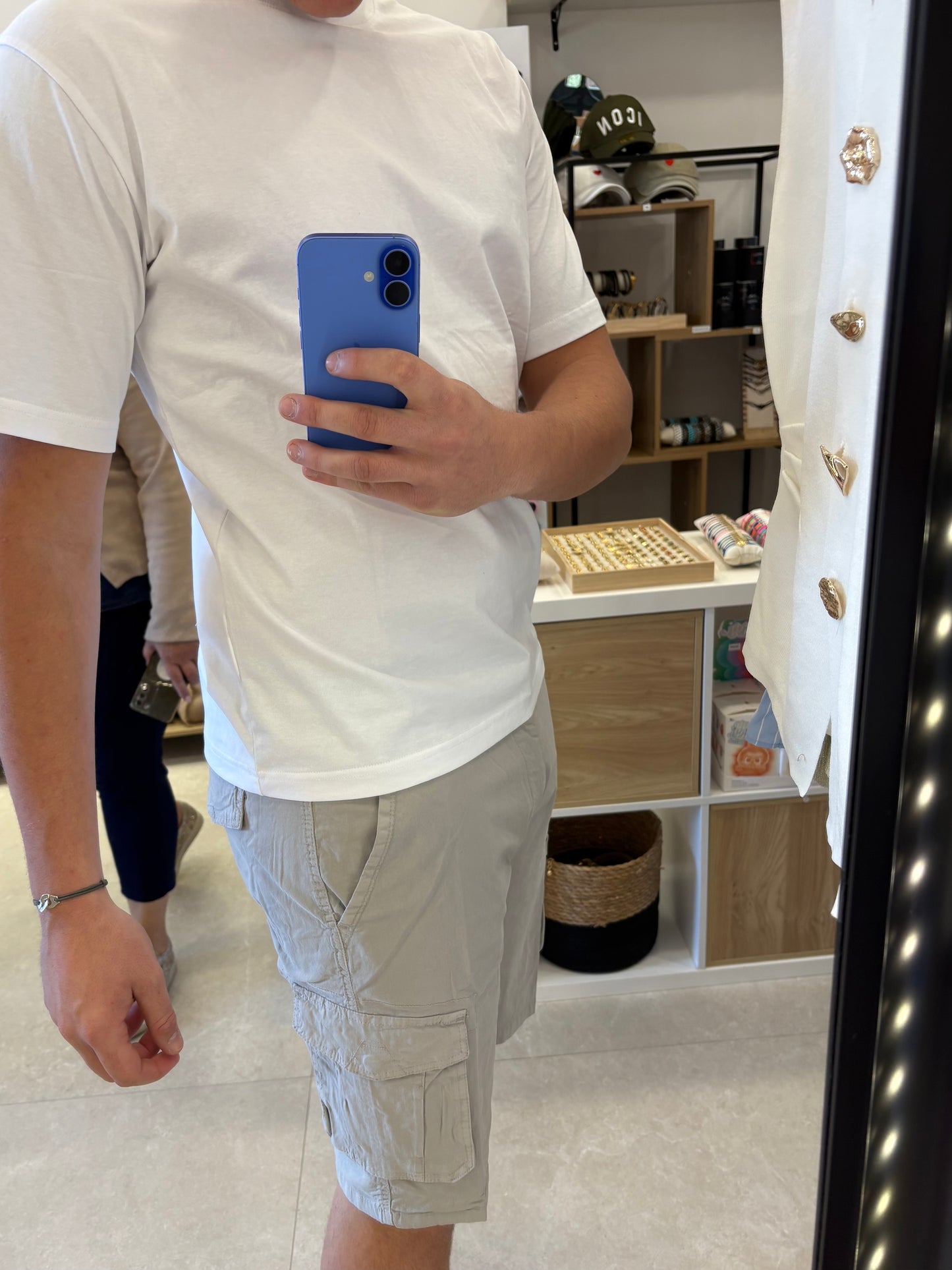 Short cargo gris beige