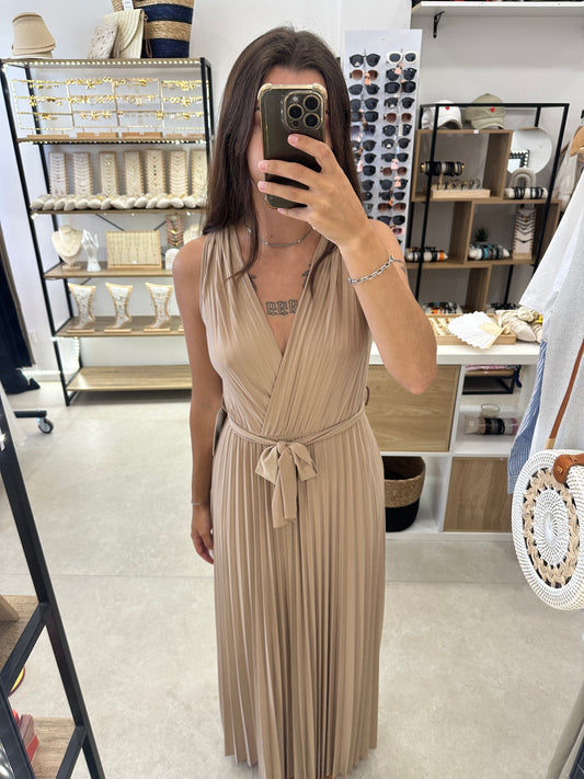 Robe longue beige plissée