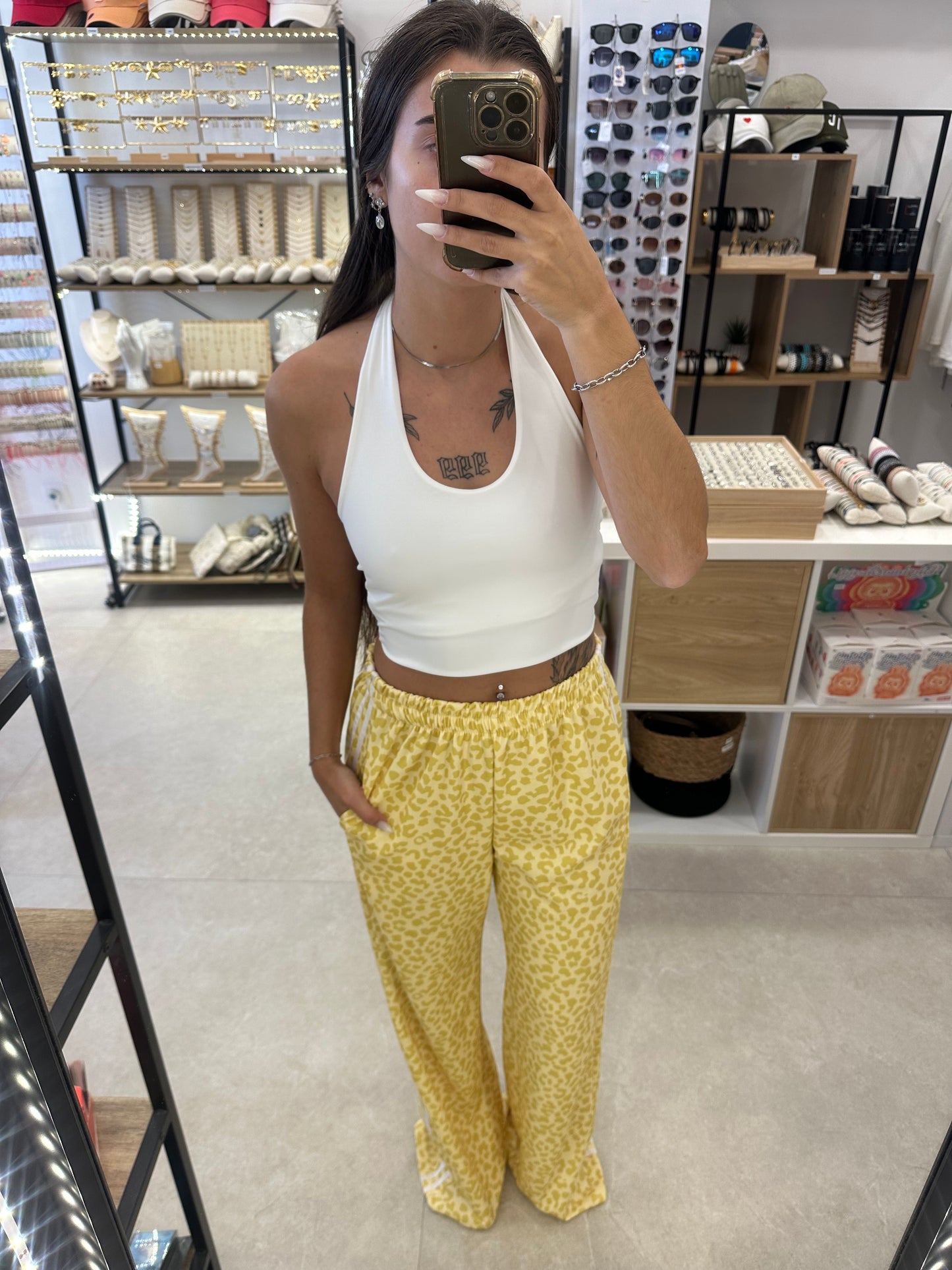 Ensemble tee shirt et pantalon léopard jaune