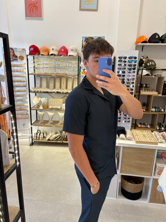 Ensemble bleu marine