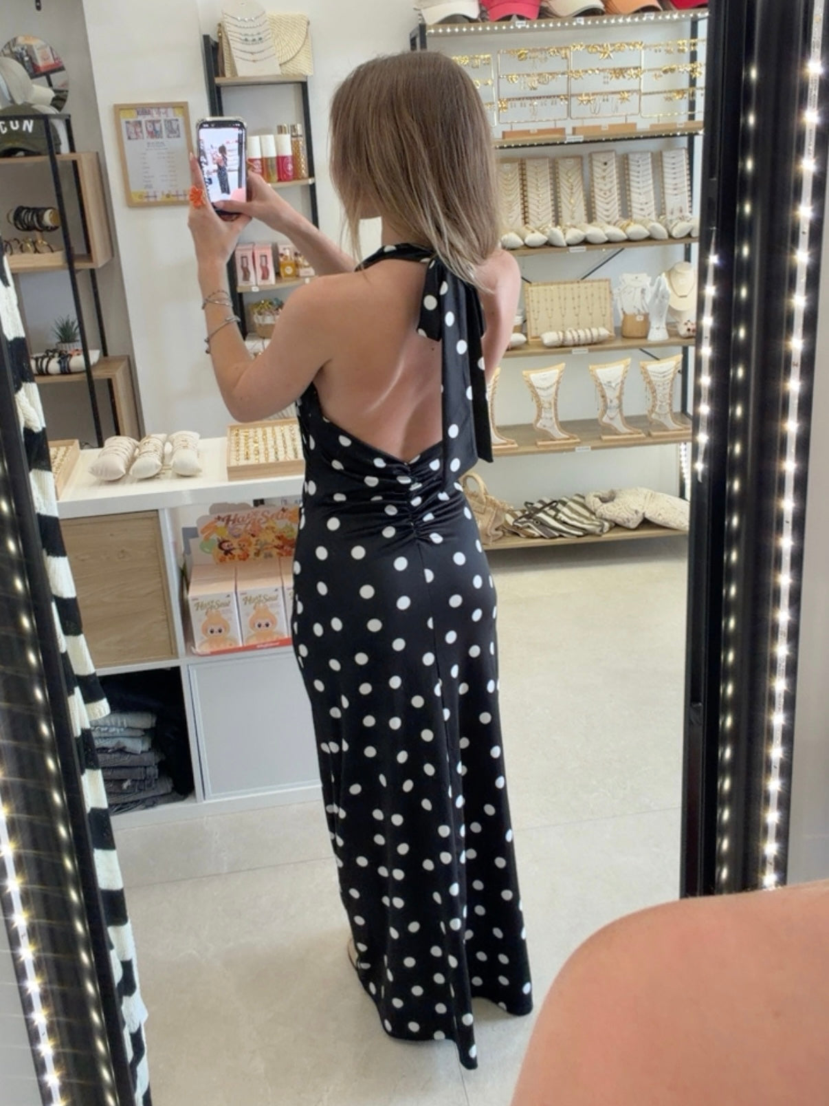 Robe noire à pois