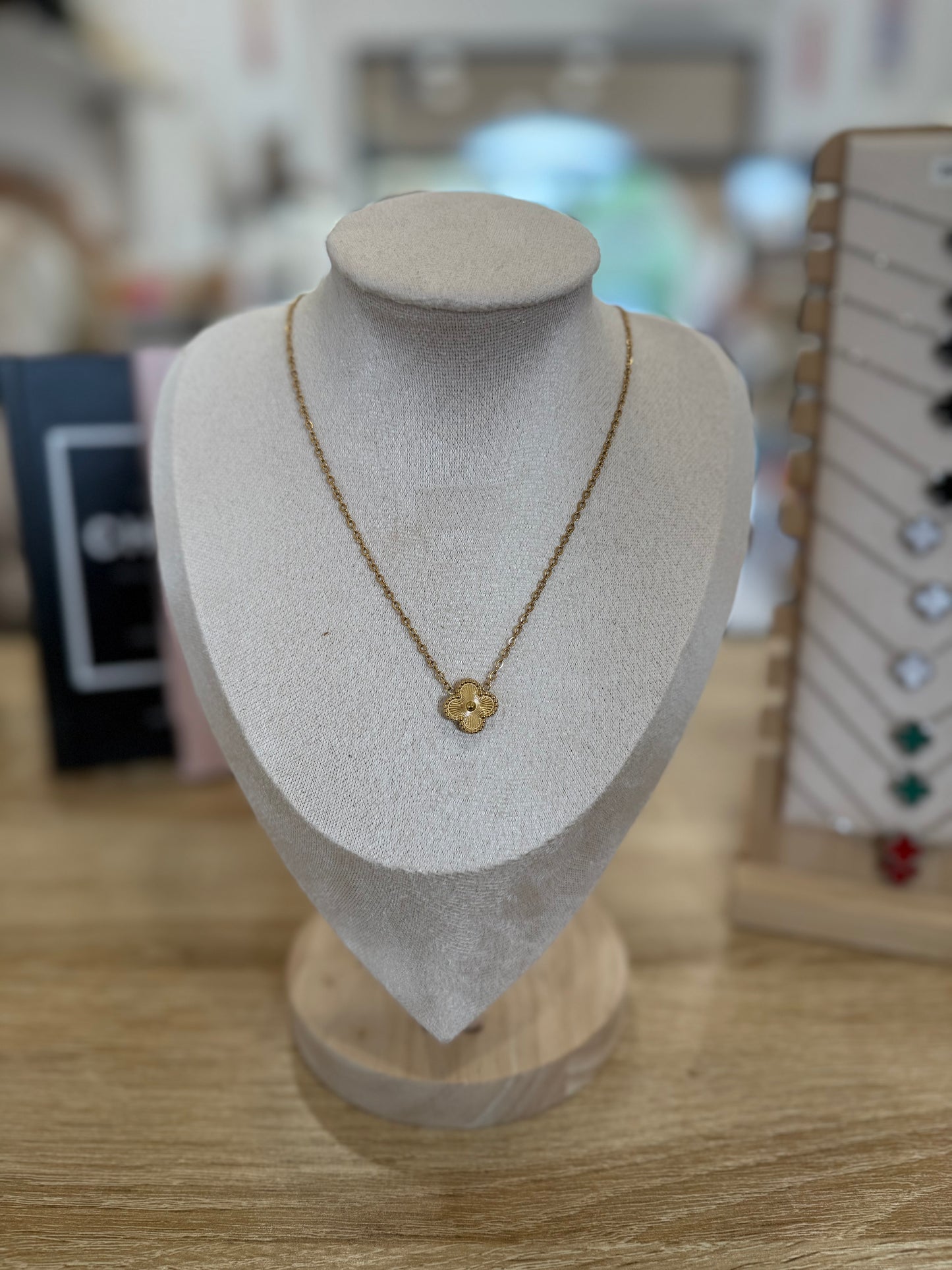 Collier « Davia » doré