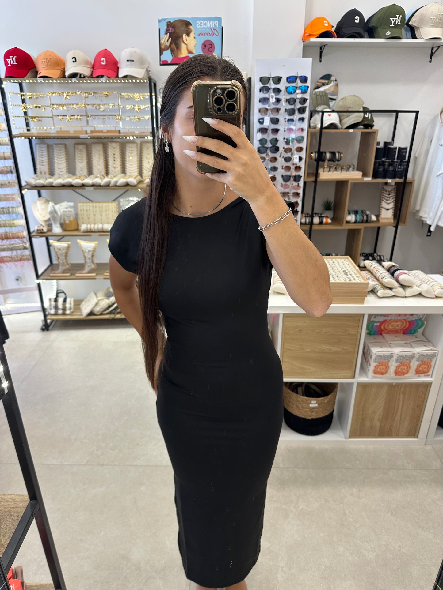Robe noire dos nu