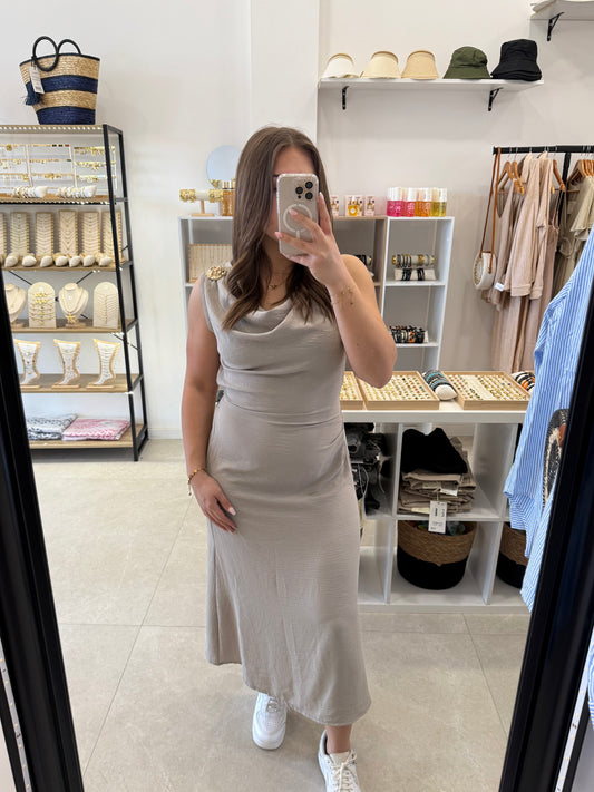 Robe grise à détail doré